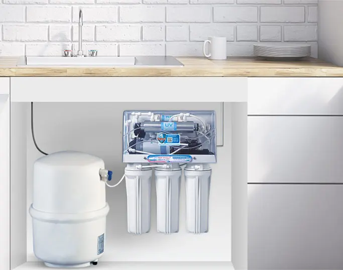 Professional under-sink reverse osmosis water filter installation in Tenerife home with dedicated pure drinking water tap